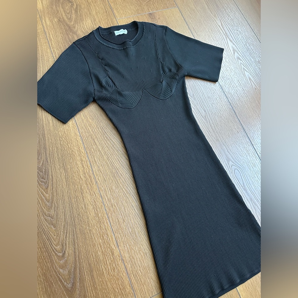 Good American Classic Black Ribbed Midi Dress with intricate ribbing on bust. - Picture 1 of 12